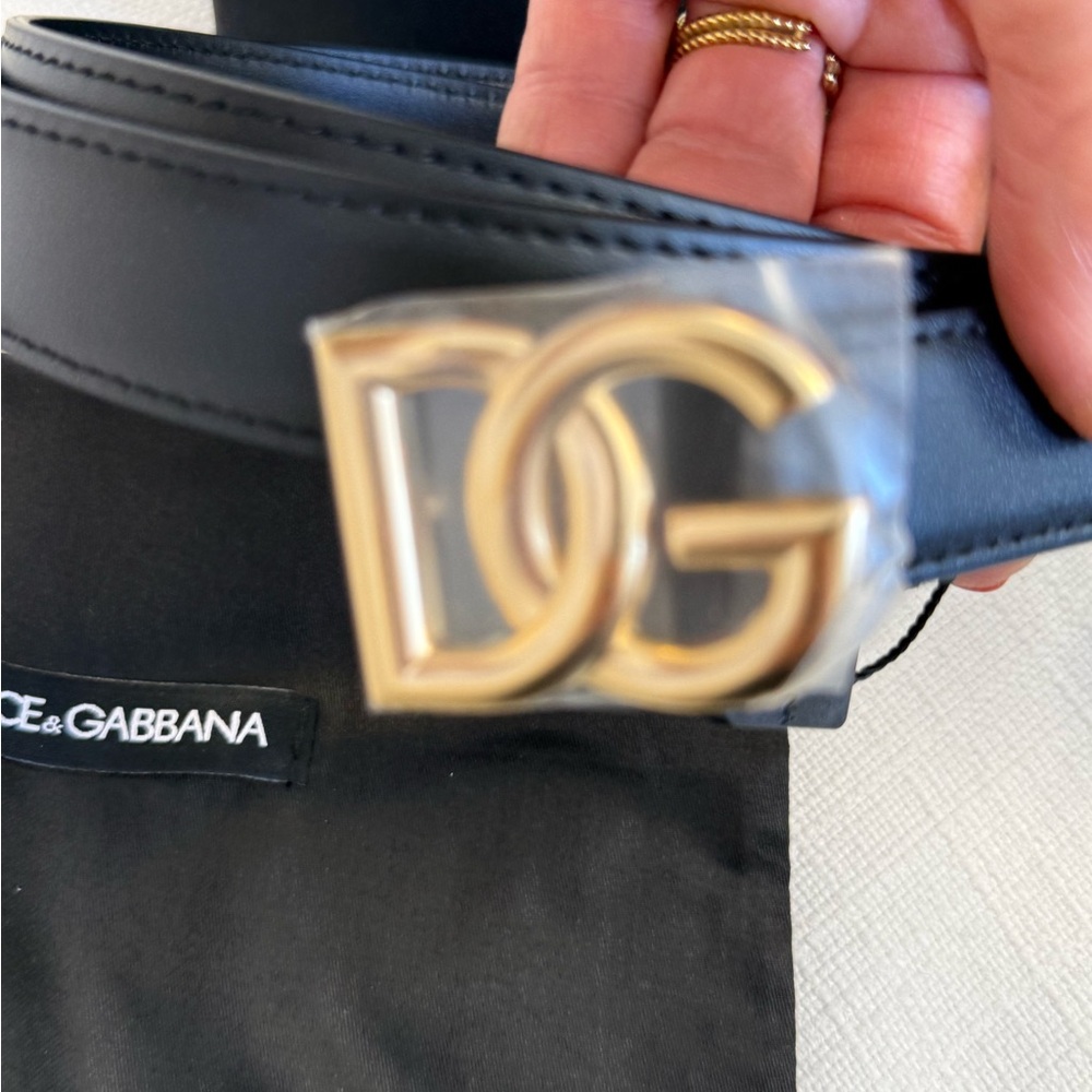 Dolce & Gabbana Black Leather Belt with Gold DG Buckle - Picture 4 of 8